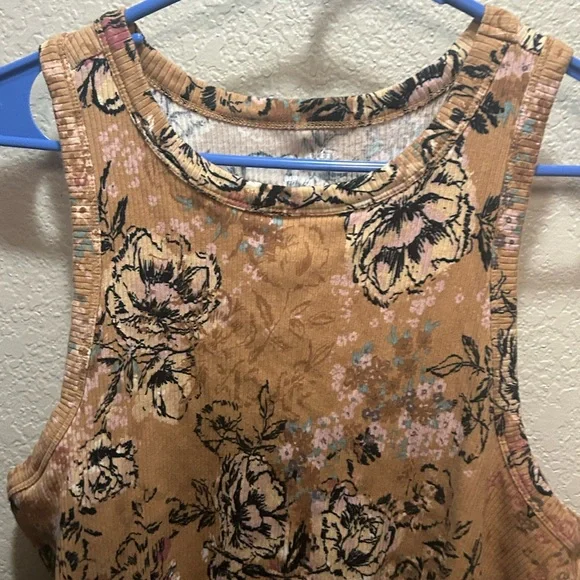 Floral Print Tank Top - Tan - Picture 8 of 9